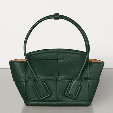 Bottega Veneta Mini Arco 29 Bag In Green Grained Calfskin Bottega Veneta Mini Arco 29 Bag In Green Grained Calfskin